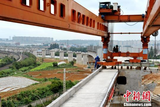 年底云南铁路运输升级 最大编组站与货运站间道路从“单车道”变为“三车道”